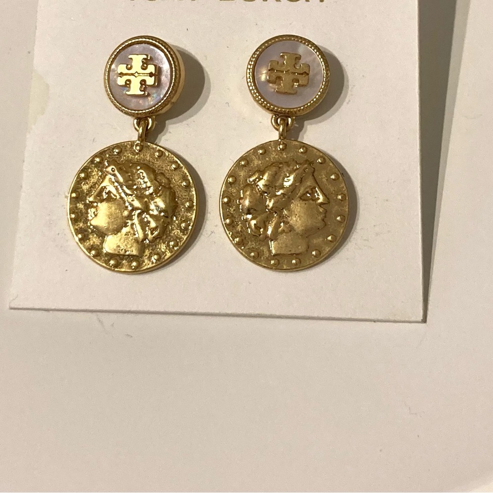 Classic vintage style earrings